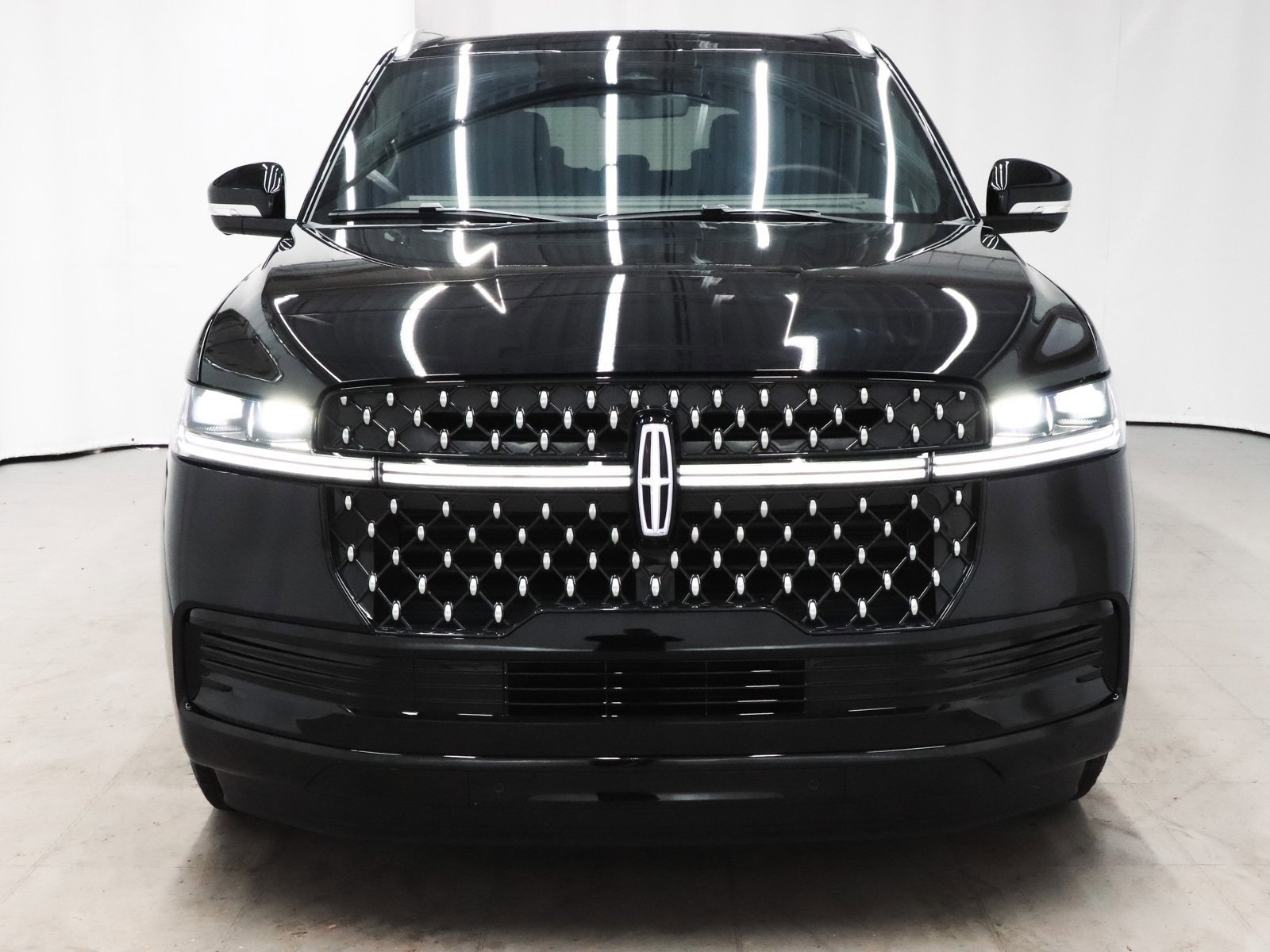 Used 2025 Lincoln Navigator Black Label image 2