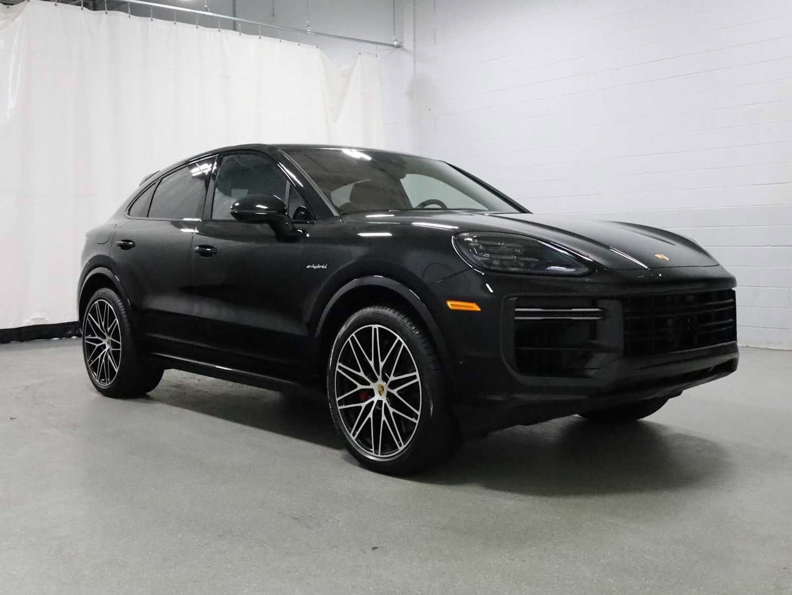 Certified 2024 Porsche Cayenne Turbo AWD/4WD image 13