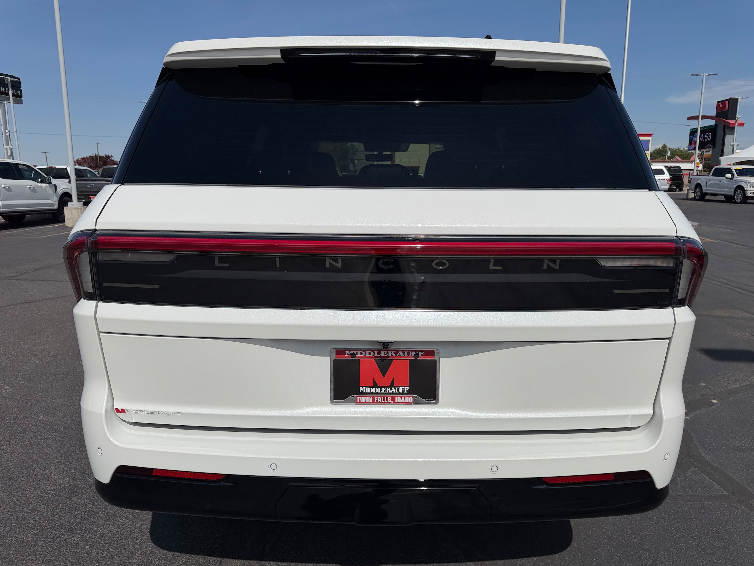 New 2026 Lincoln Navigator Reserve w/ Jet Appearance Package AWD/4WD image 4