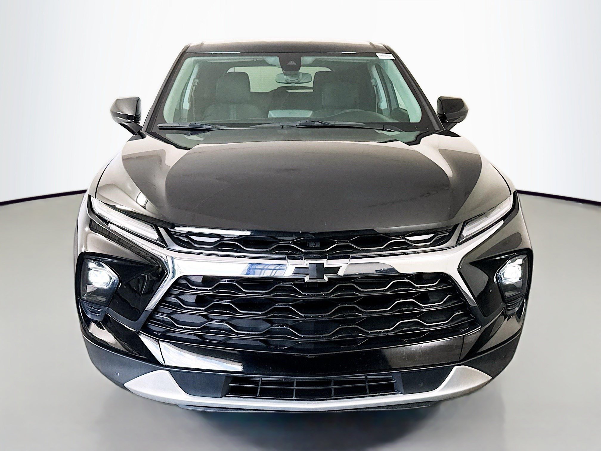 Used 2023 Chevrolet Blazer LT FWD image 2