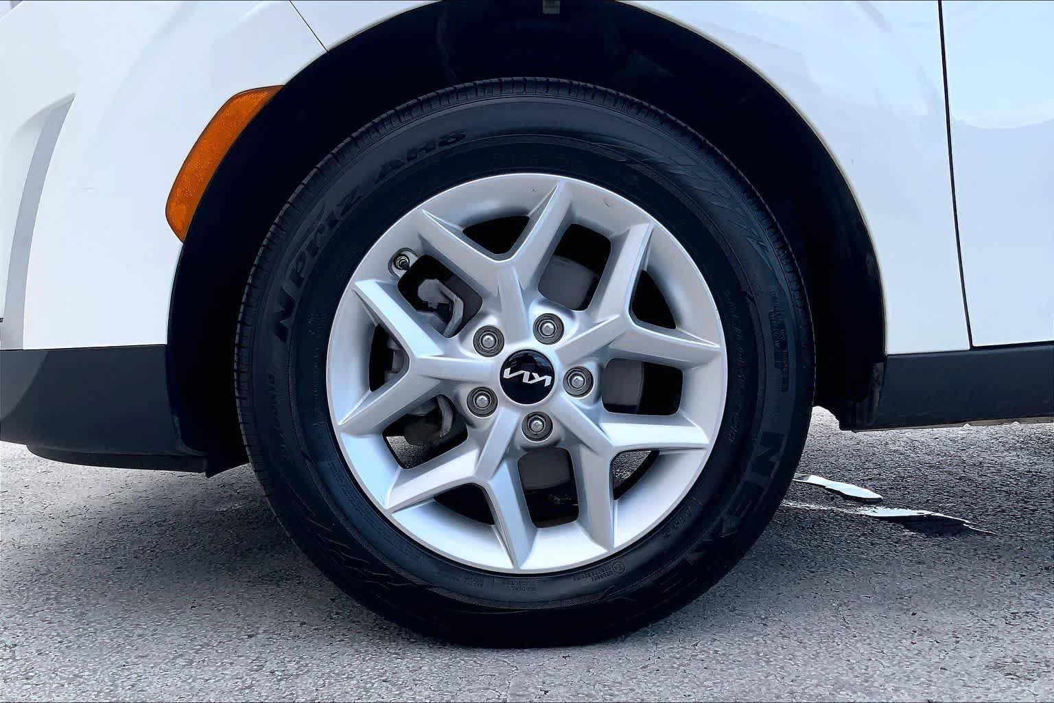 Used 2025 Kia Soul LX w/ LX Technology Package FWD image 8