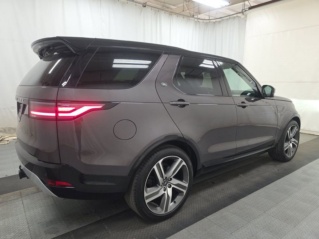 Used 2023 Land Rover Discovery Metropolitan Edition image 2