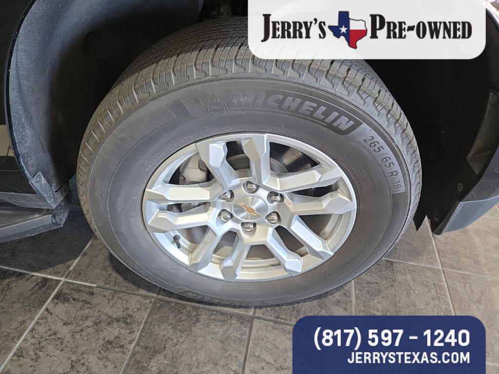 Used 2026 Chevrolet Suburban LT w/ Comfort Package AWD/4WD image 4