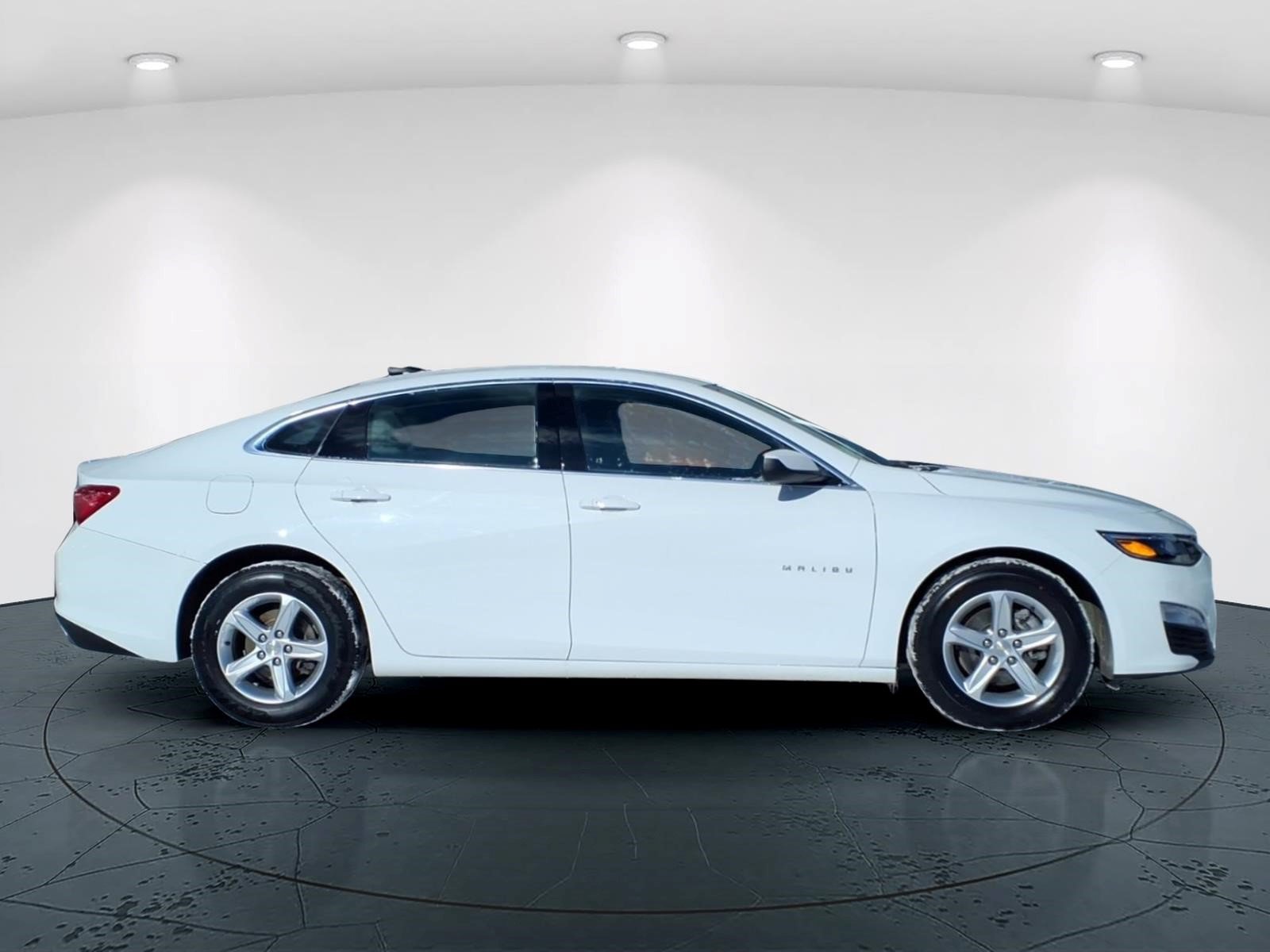 Used 2022 Chevrolet Malibu LS w/ Driver Confidence Package FWD image 2