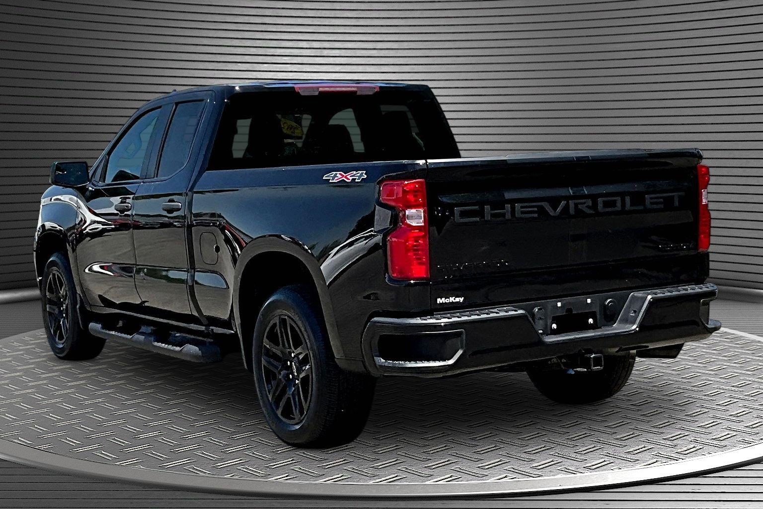 Used 2023 Chevrolet Silverado 1500 Custom w/ Rally Edition AWD/4WD image 4