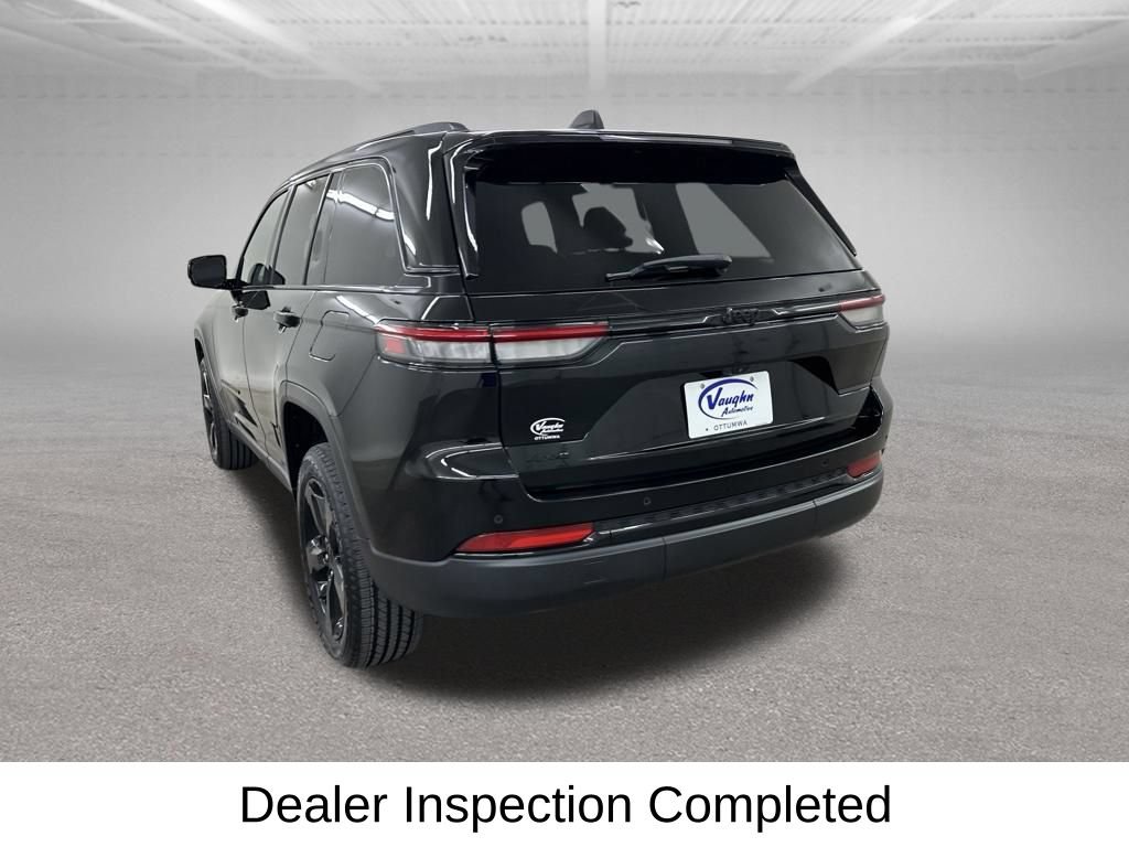 Used 2023 Jeep Grand Cherokee Altitude AWD/4WD image 11
