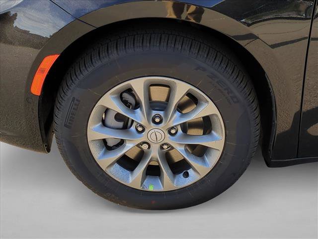 New 2026 Chrysler Pacifica Select AWD/4WD image 10