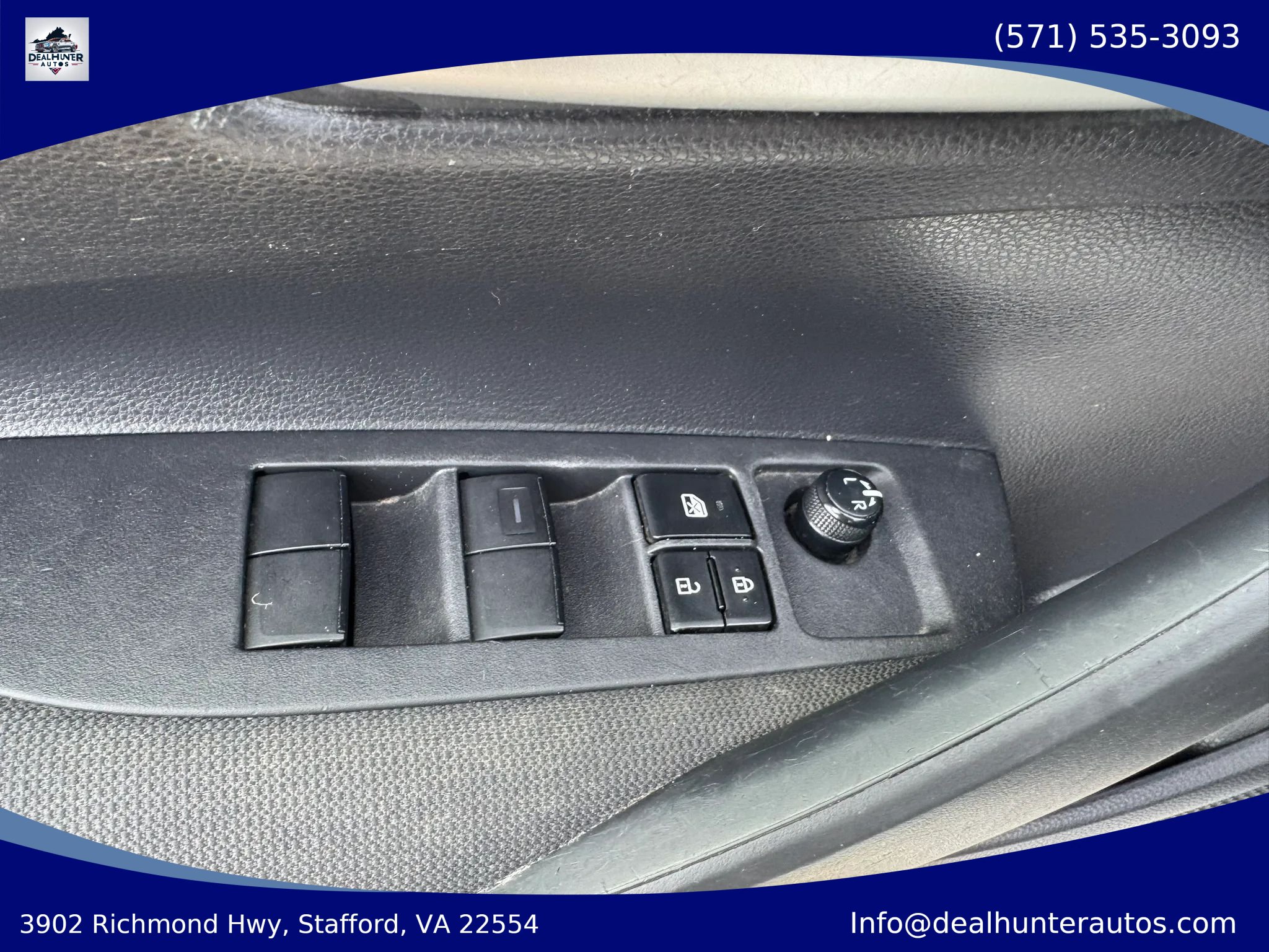 Used 2020 Toyota Corolla LE FWD image 19