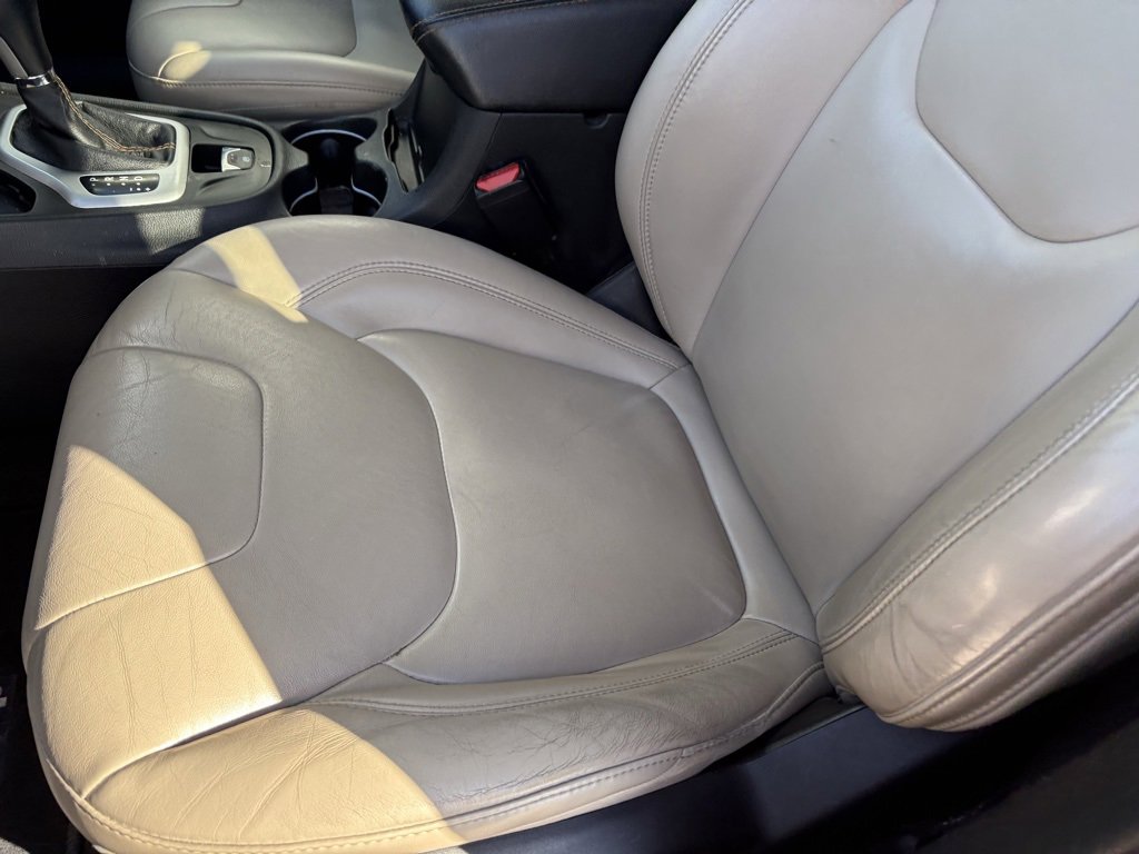 Used 2015 Jeep Cherokee Limited image 12