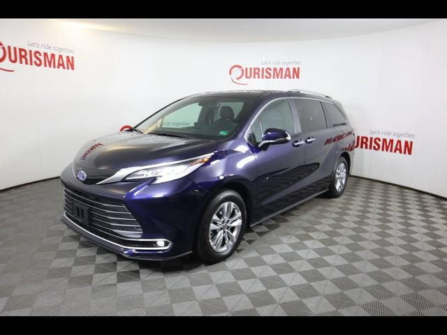 Used 2025 Toyota Sienna Limited AWD/4WD image 2