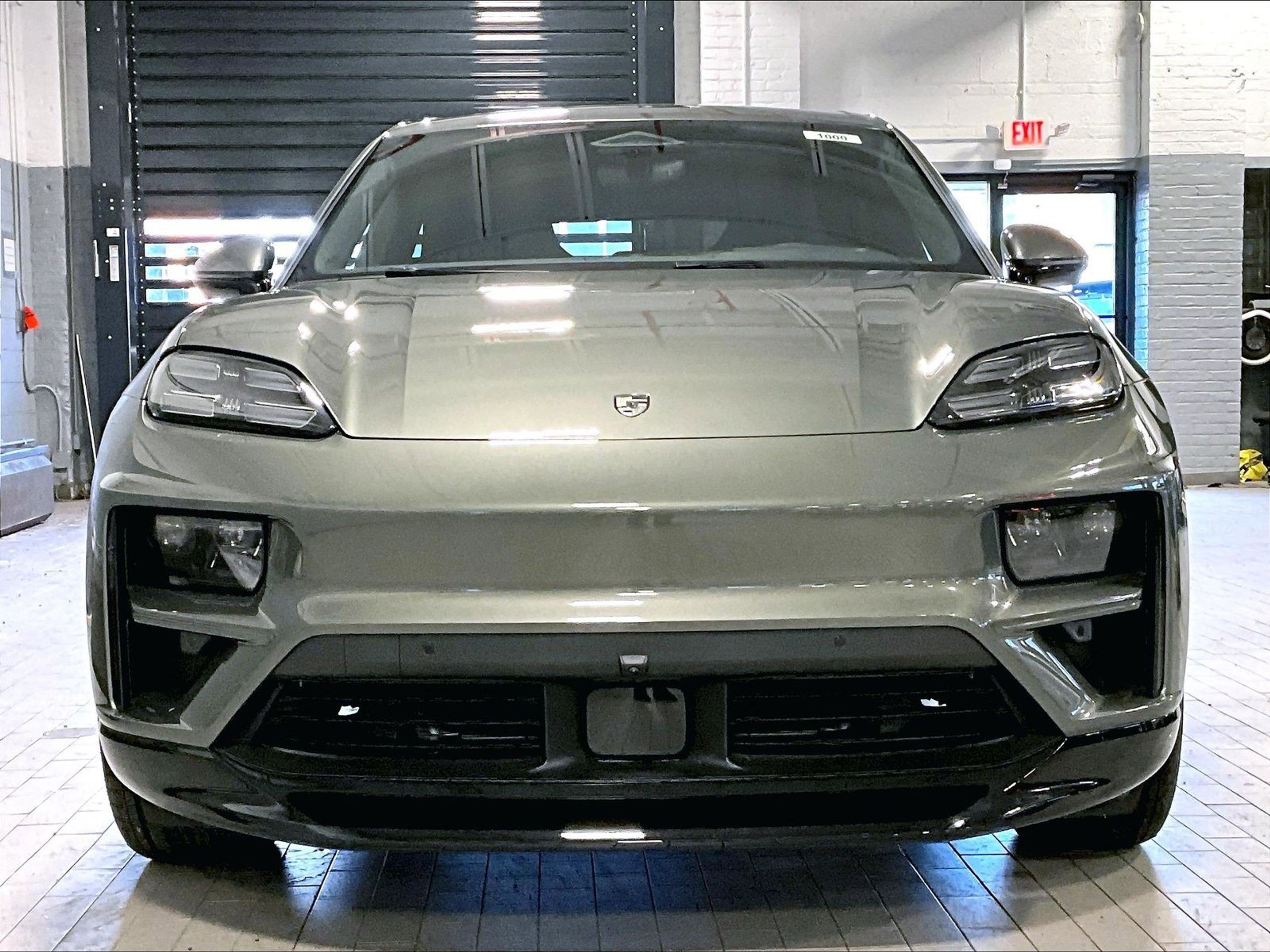 New 2026 Porsche Macan Turbo Electric AWD/4WD image 22