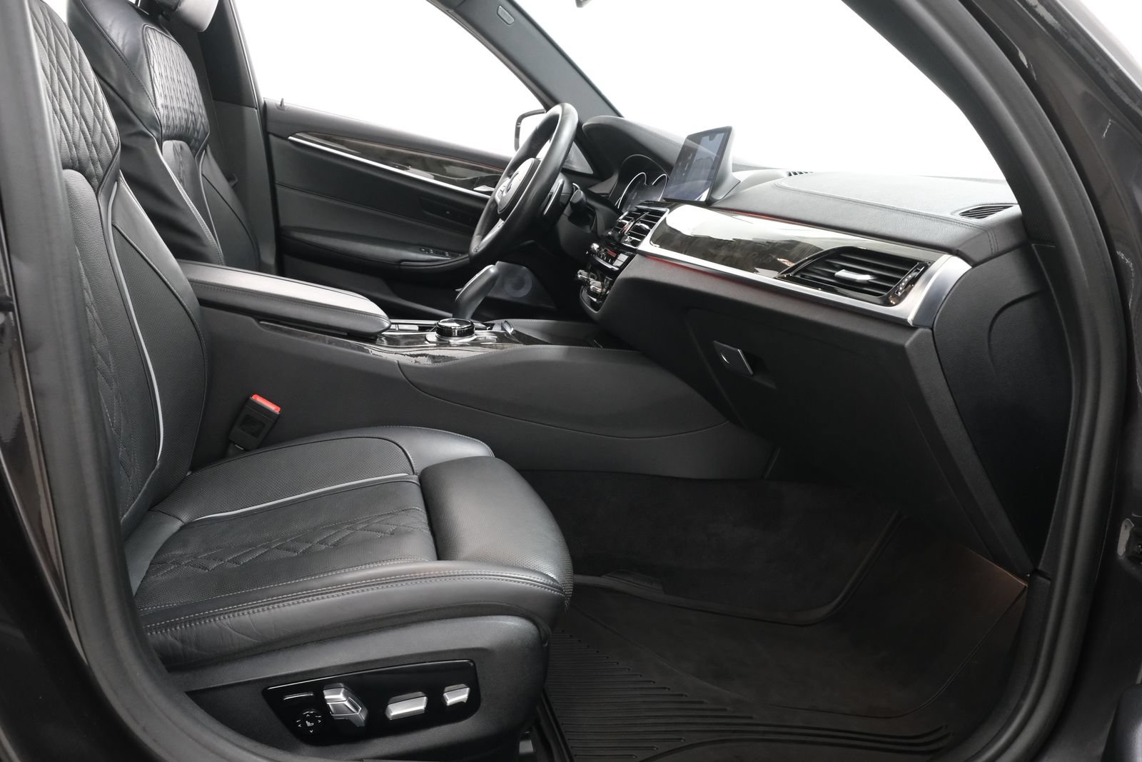 Used 2018 BMW M550i xDrive AWD/4WD image 42