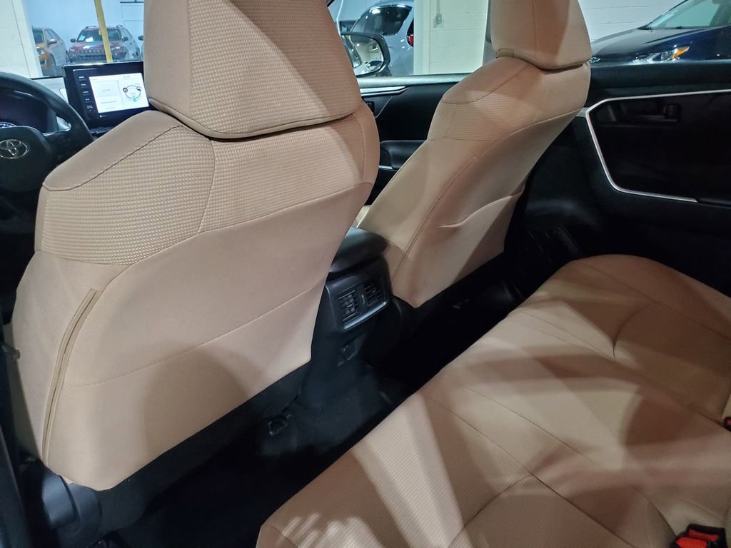 Used 2019 Toyota RAV4 LE AWD/4WD image 29