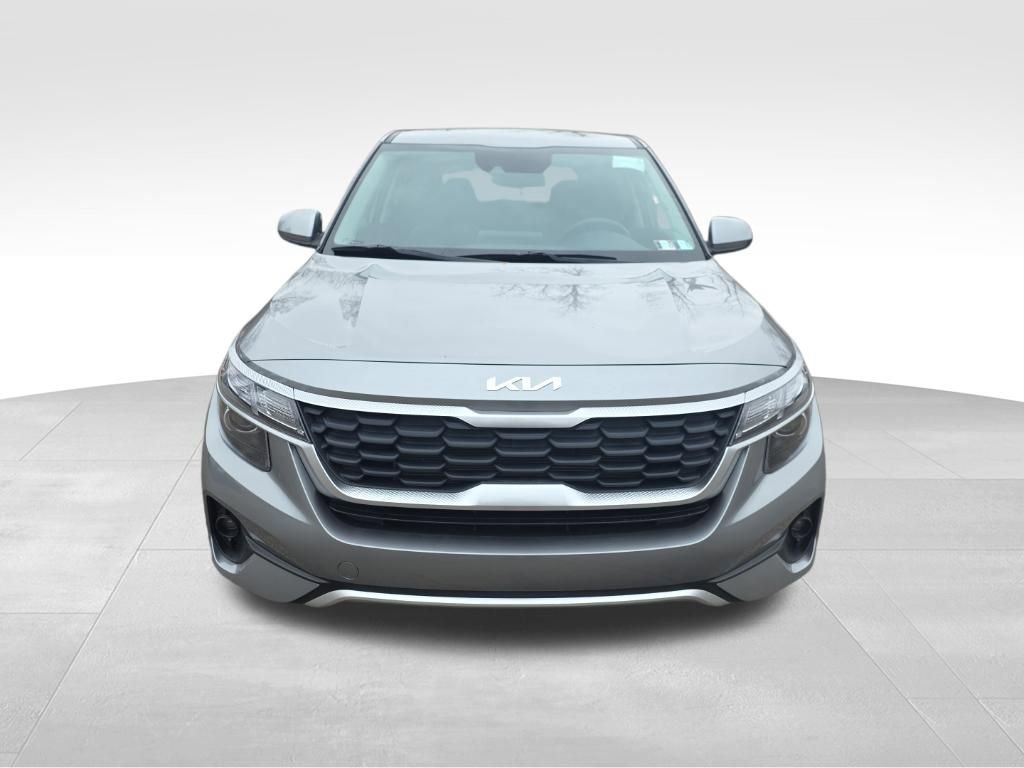 Used 2023 Kia Seltos LX image 2