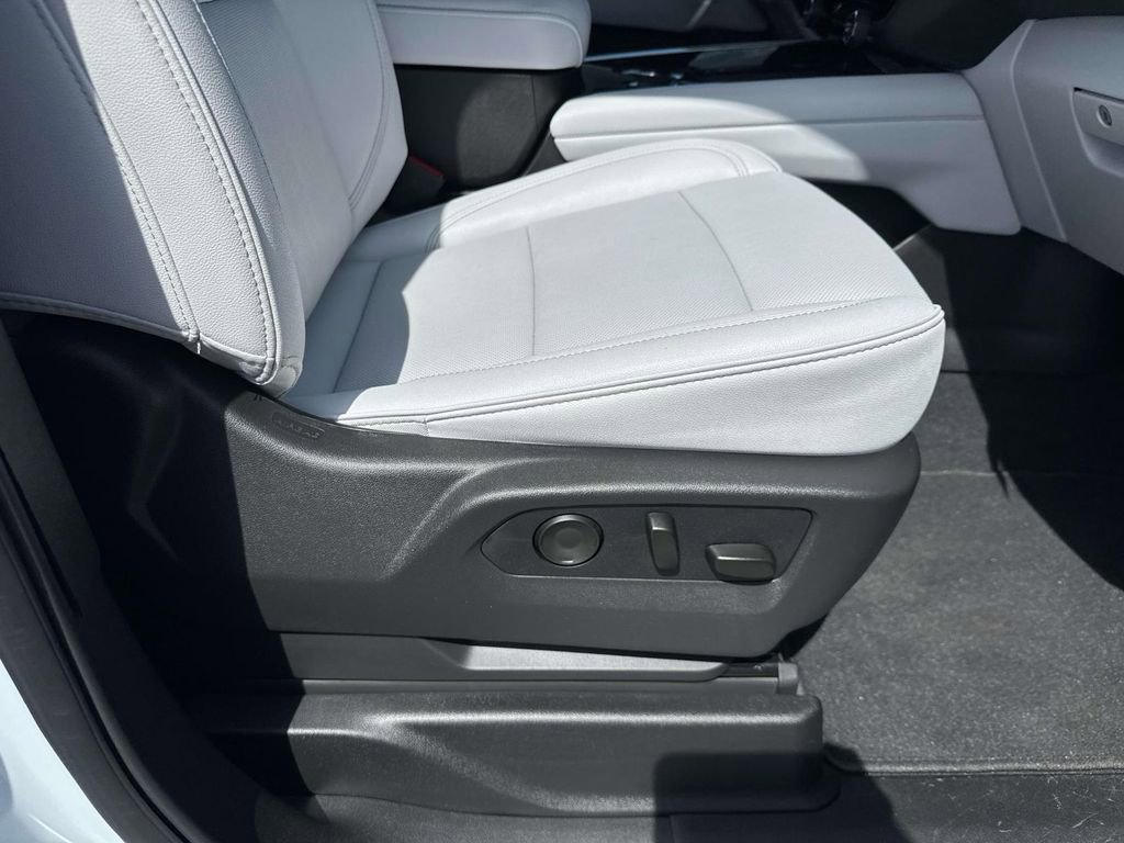 New 2026 Chevrolet Suburban Premier RWD image 13