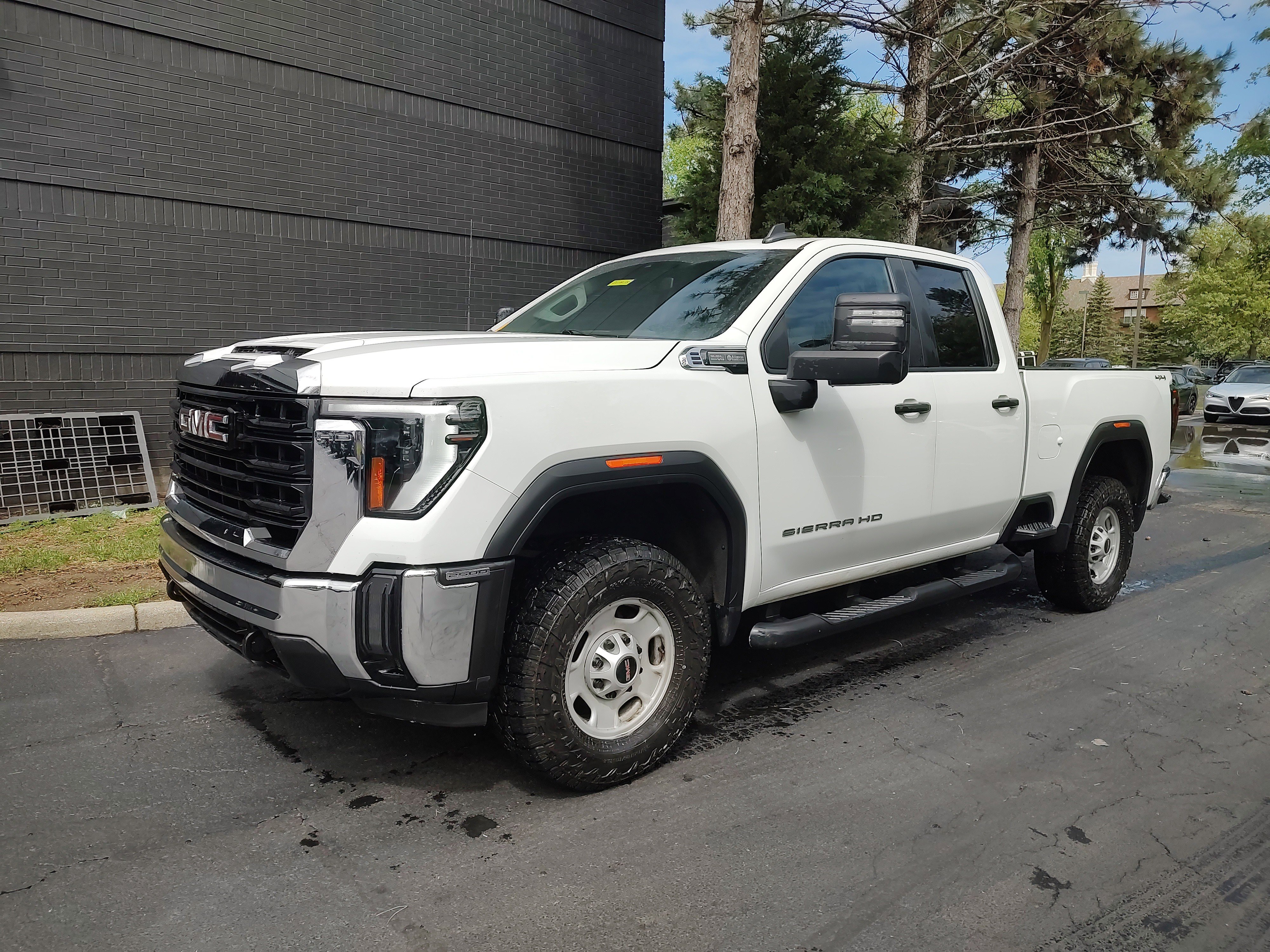 Used 2024 GMC Sierra 2500 Pro w/ Convenience Package AWD/4WD image 1
