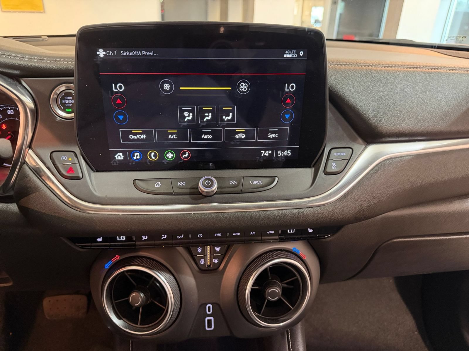 Used 2025 Chevrolet Blazer LT FWD image 16