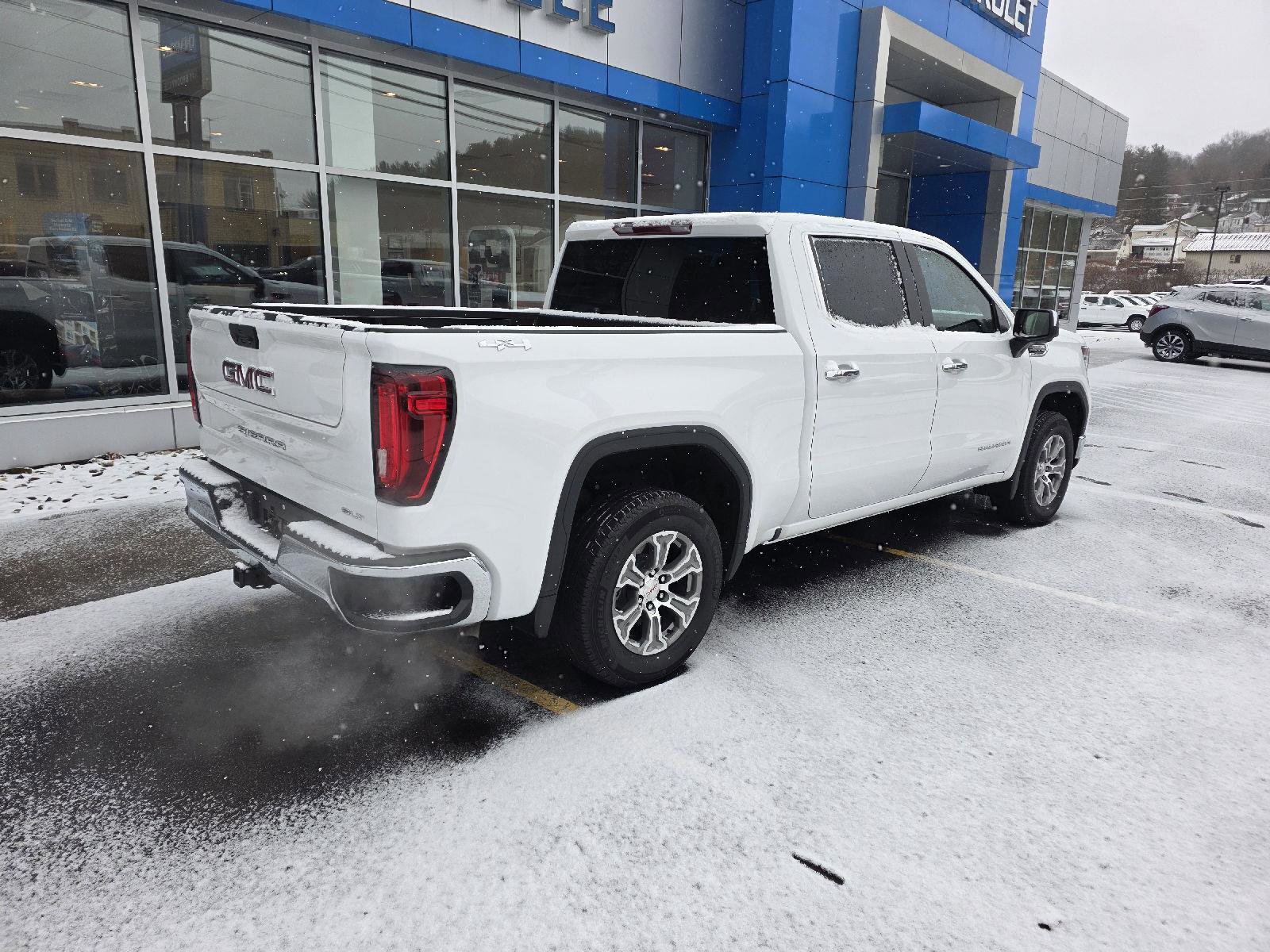 Used 2024 GMC Sierra 1500 SLT image 8