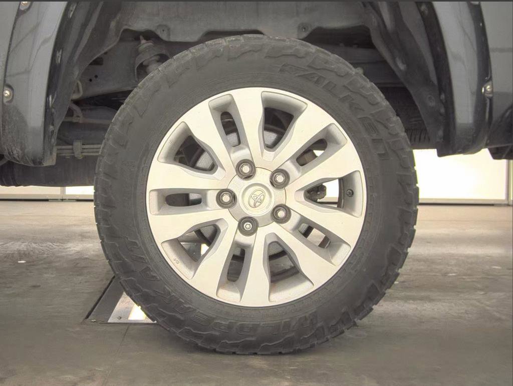 Used 2018 Toyota Tundra SR5 w/ SR5 Upgrade Package image 7