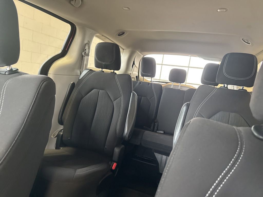Used 2023 Chrysler Voyager LX image 25