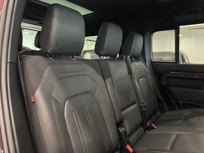 Used 2023 Land Rover Defender 130 X image 28