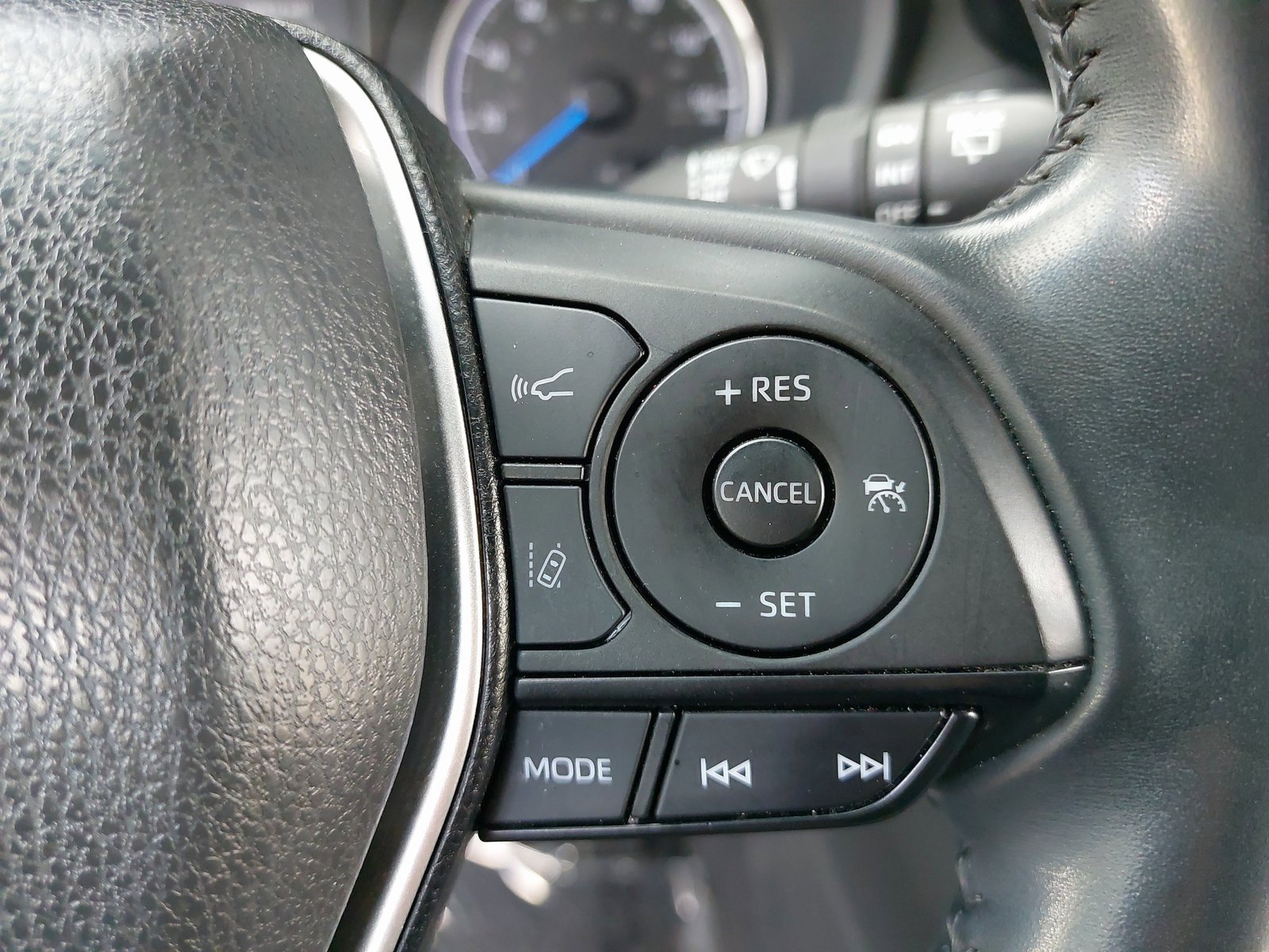 Used 2021 Toyota Venza LE image 19