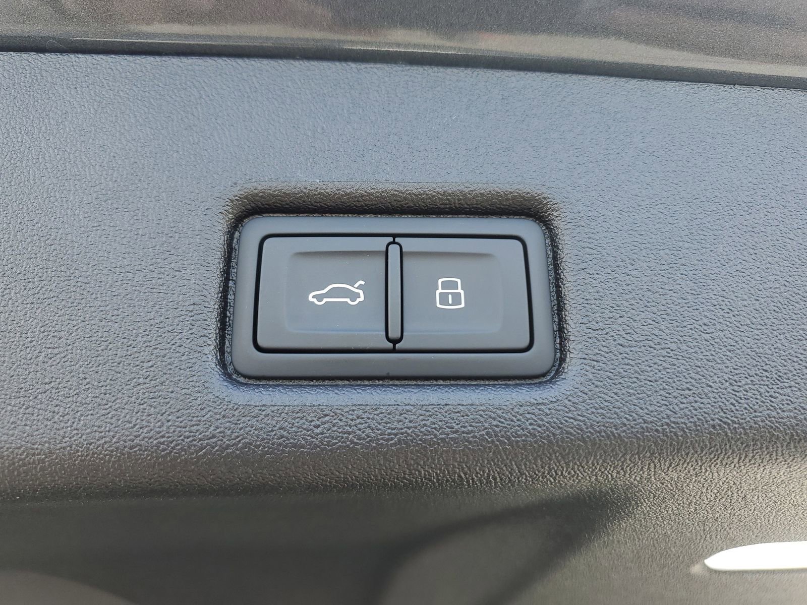 New 2025 Audi SQ5 Premium Plus image 9