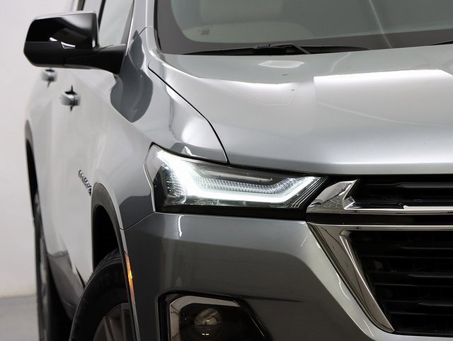 Used 2023 Chevrolet Traverse LS image 4