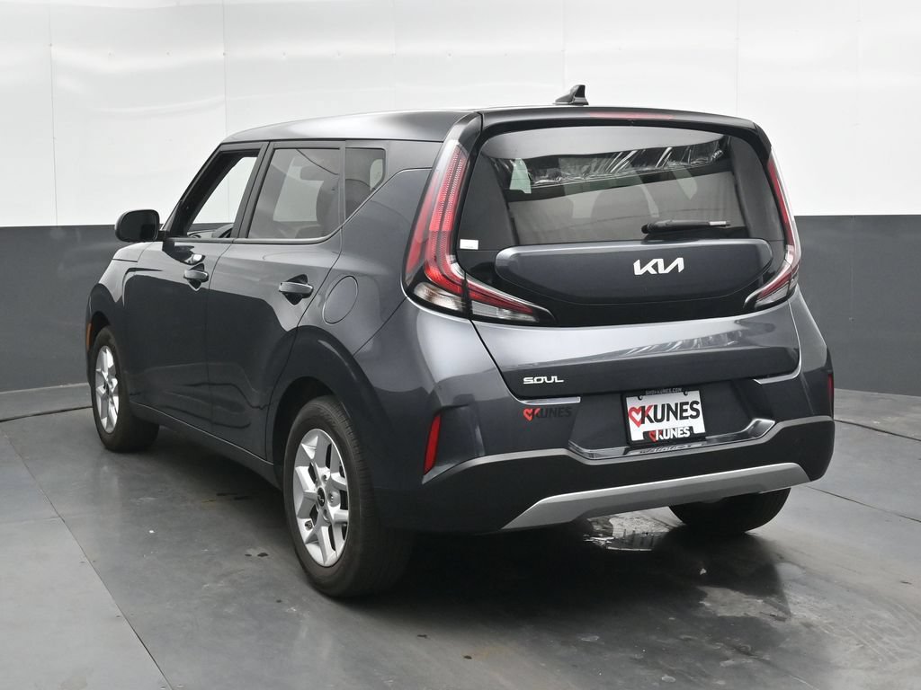Used 2025 Kia Soul LX w/ LX Technology Package FWD image 9