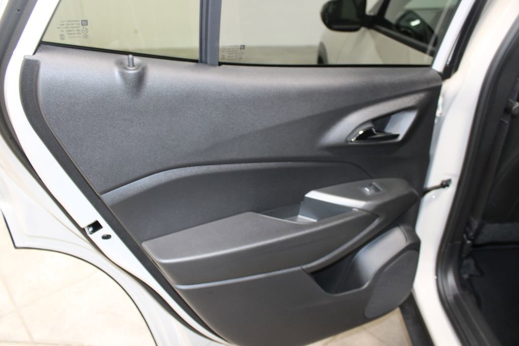 New 2026 Chevrolet Trax RS w/ Sunroof Package image 18