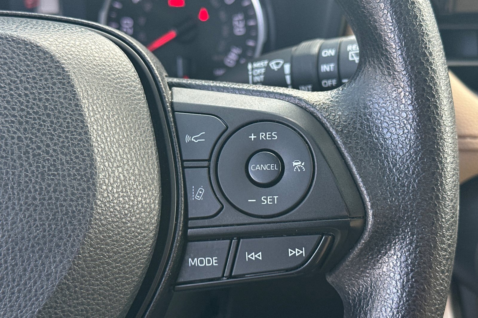 Used 2022 Toyota RAV4 XLE w/ Convenience Package image 32