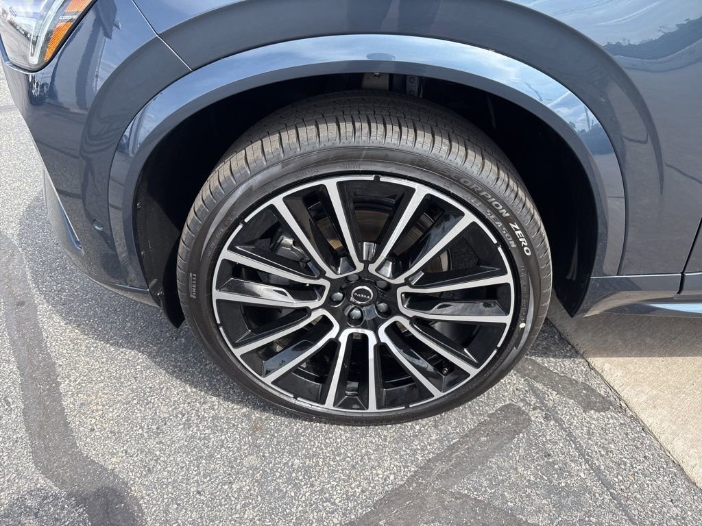 New 2026 Volvo XC90 B6 Plus w/ Protection Package Premier AWD/4WD image 13