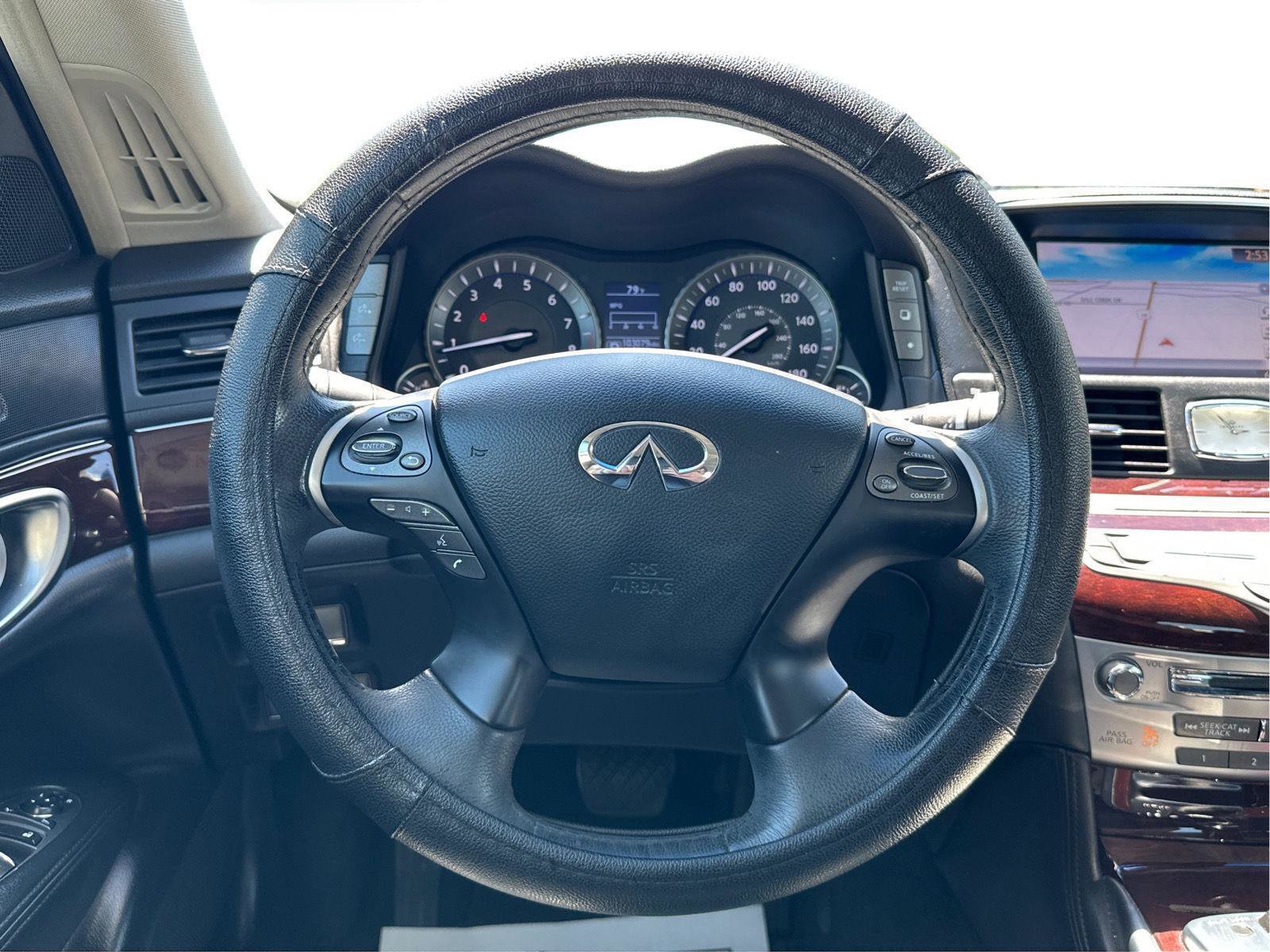 Used 2015 INFINITI Q70 3.7 RWD image 16