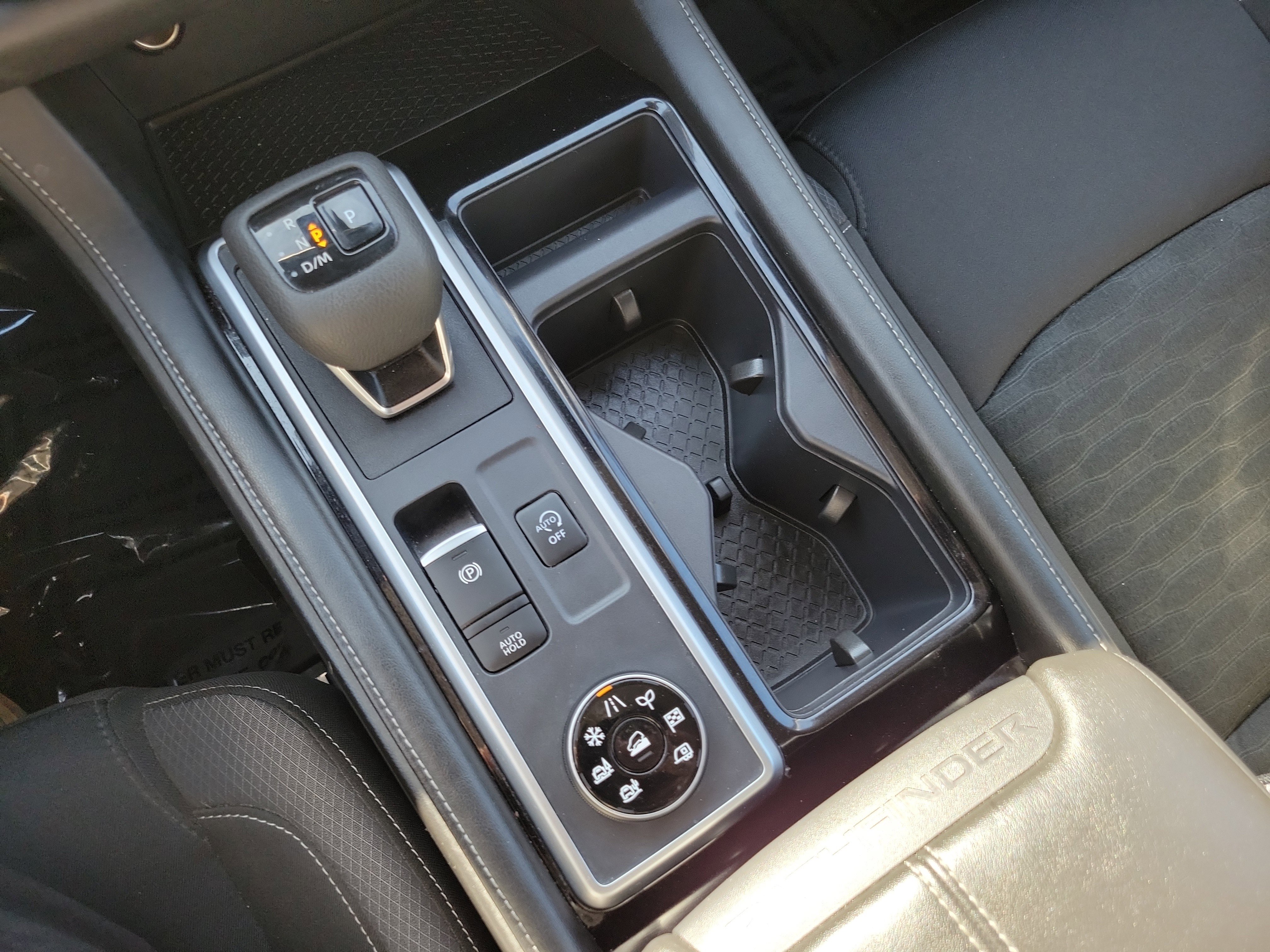 Used 2024 Nissan Pathfinder SV image 35