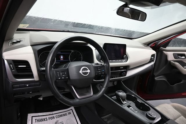 Used 2025 Nissan Rogue SV AWD/4WD image 14