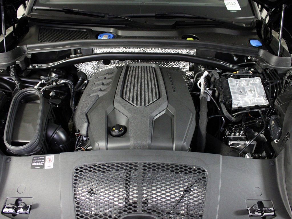 Certified 2026 Porsche Macan image 40