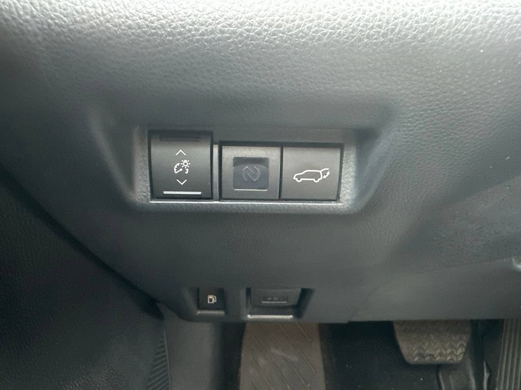 Used 2026 Toyota RAV4 XLE Premium AWD/4WD image 38