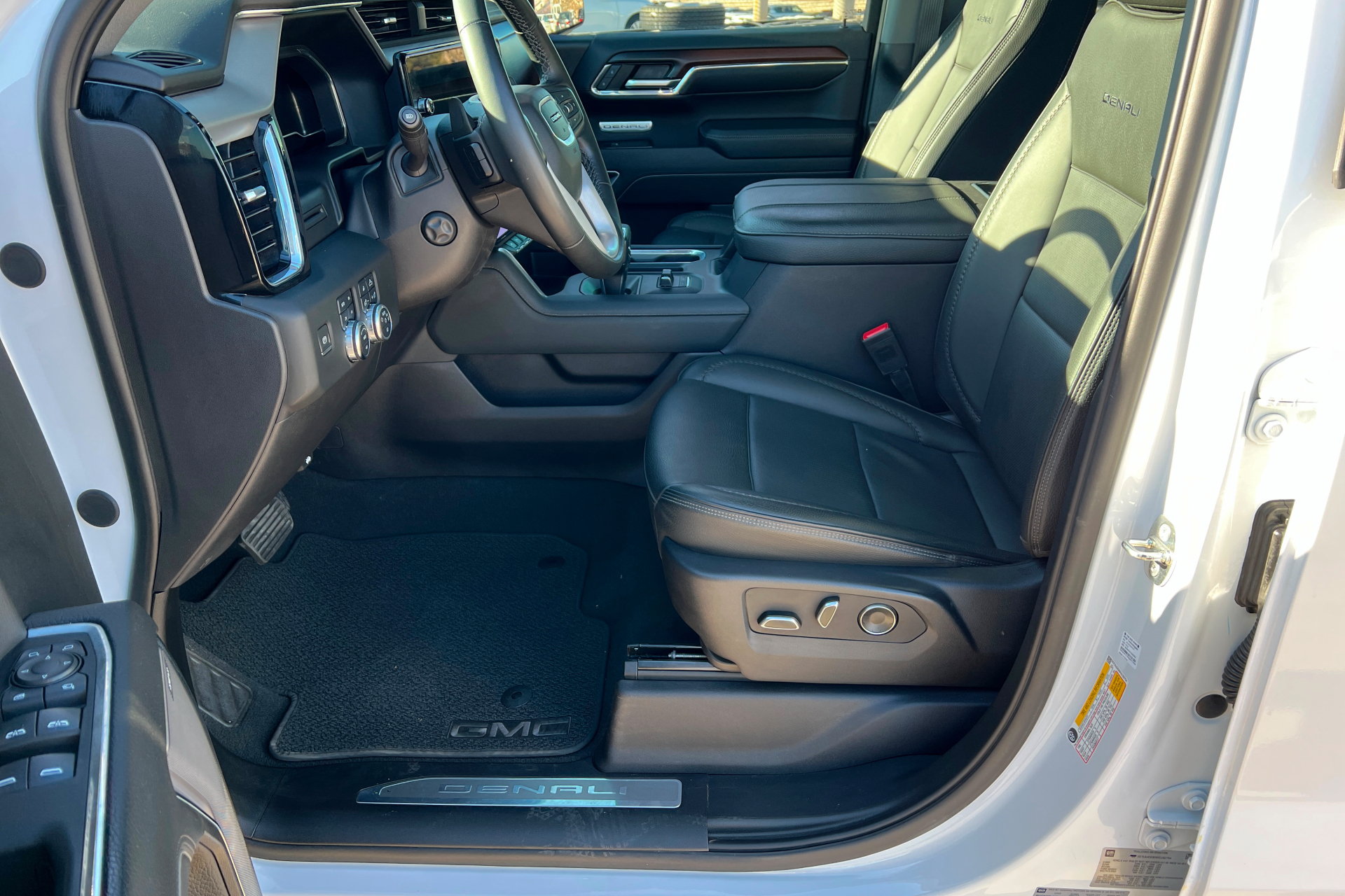Used 2024 GMC Sierra 1500 Denali AWD/4WD image 18
