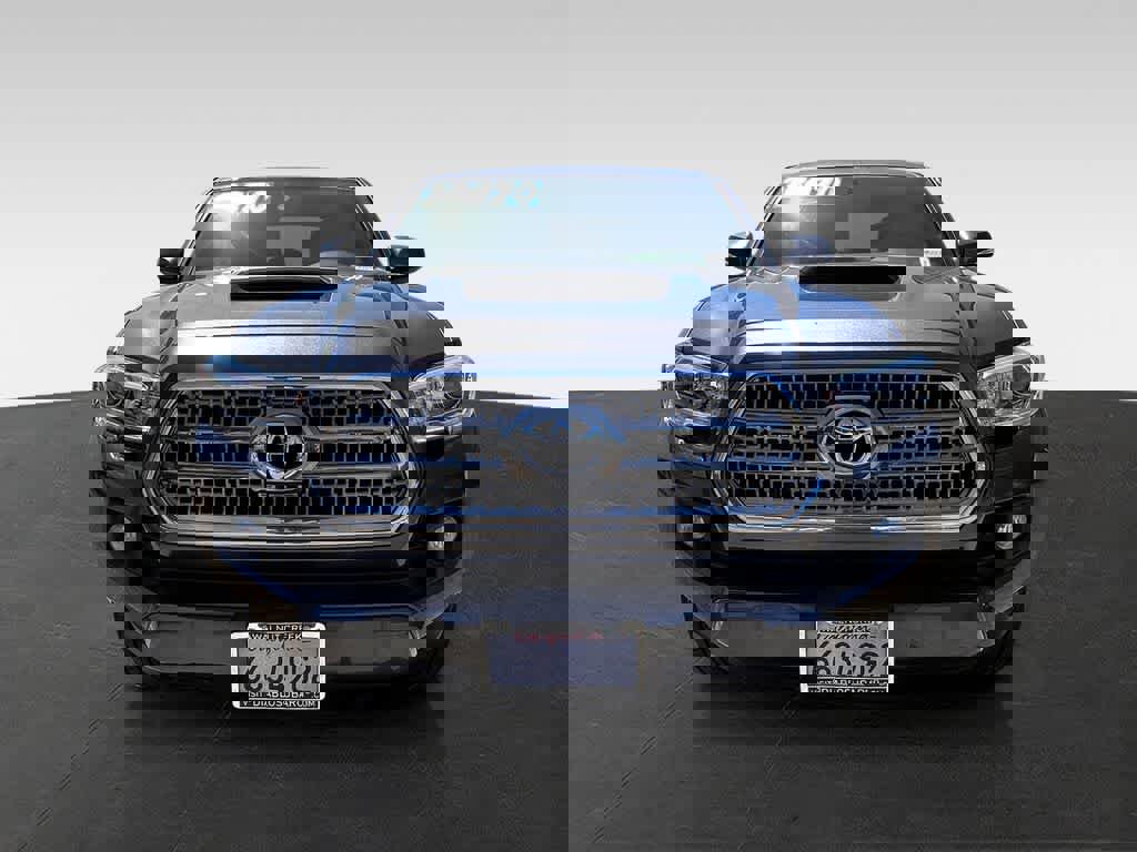 Used 2017 Toyota Tacoma TRD Sport w/ Tow Package image 3