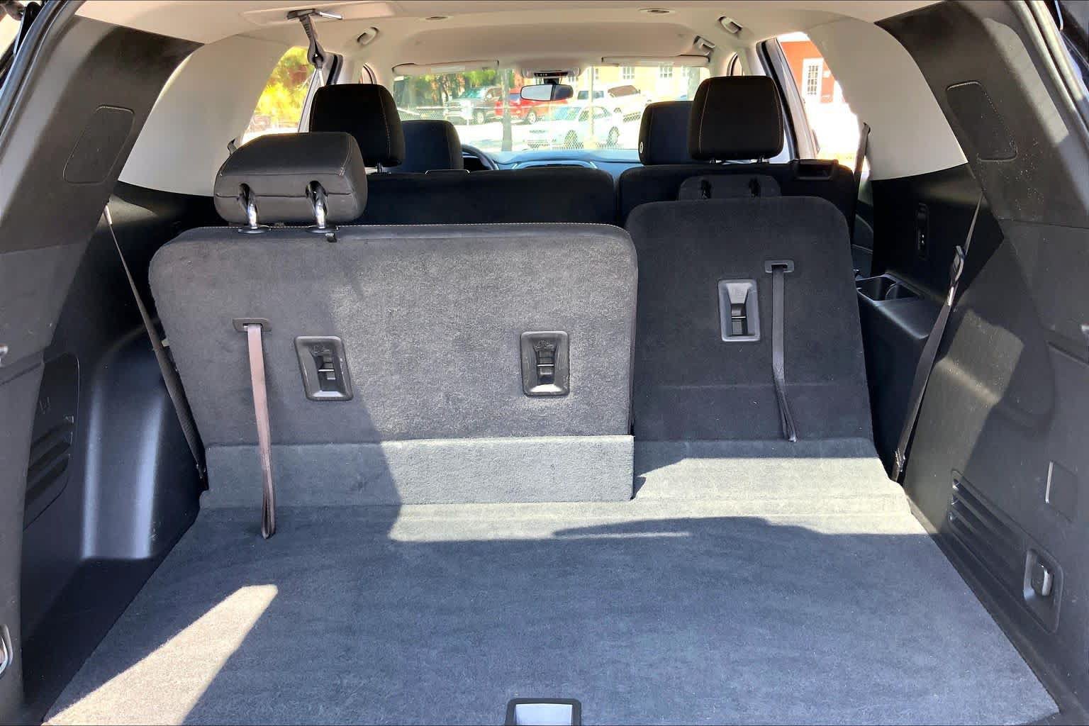 Used 2020 Chevrolet Traverse LS FWD image 34