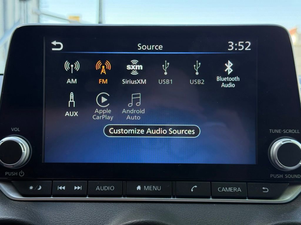 Certified 2025 Nissan Sentra SR w/ Midnight Edition FWD image 30