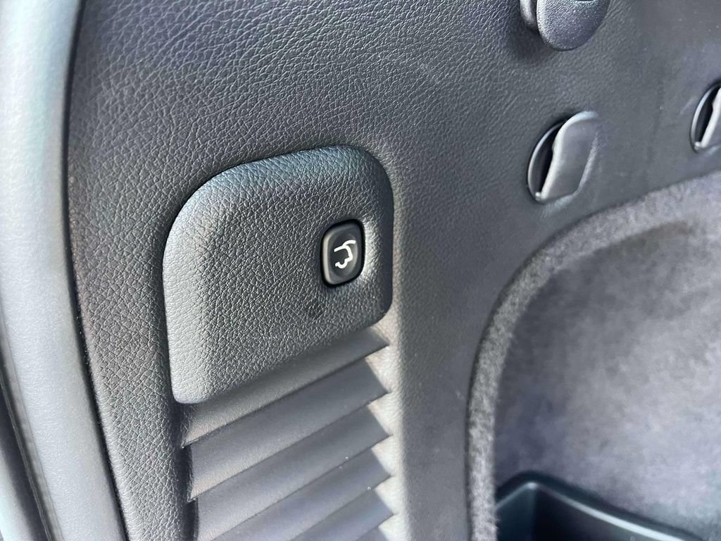 Used 2020 Jeep Grand Cherokee Overland AWD/4WD image 18