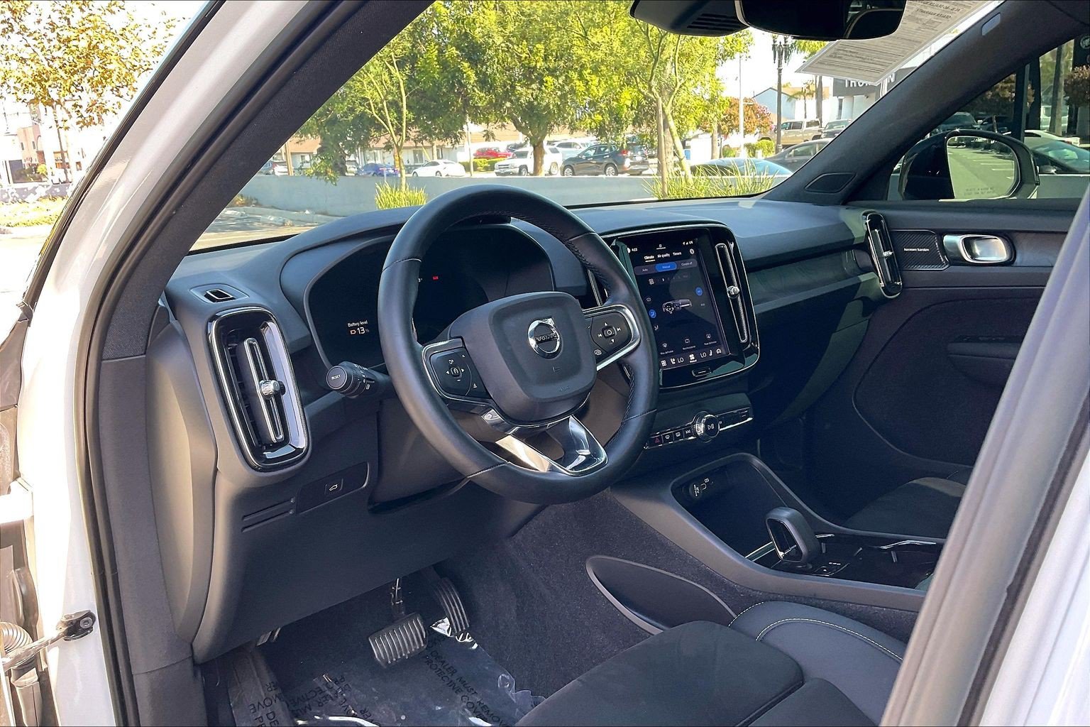 Used 2023 Volvo XC40 Recharge Ultimate AWD/4WD image 16