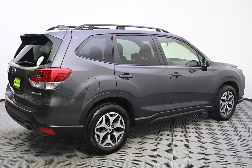 Used 2022 Subaru Forester Premium AWD/4WD image 7