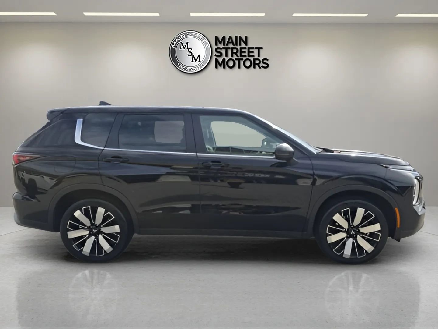 Used 2025 Mitsubishi Outlander SE image 6