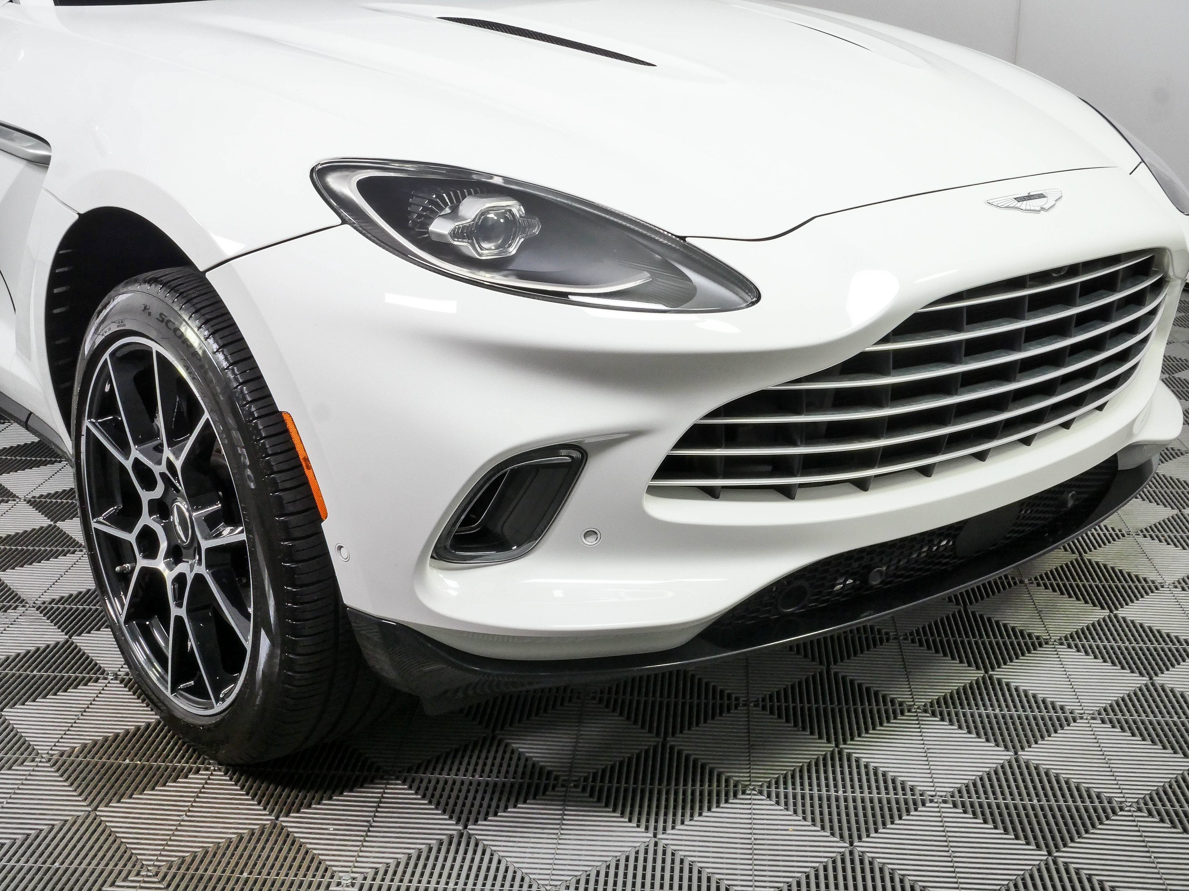 Used 2021 Aston Martin DBX AWD/4WD image 38