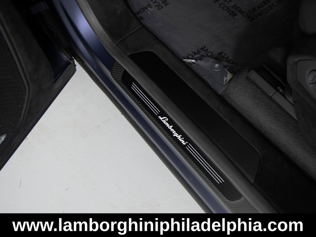 Used 2023 Lamborghini Urus Performante AWD/4WD image 16