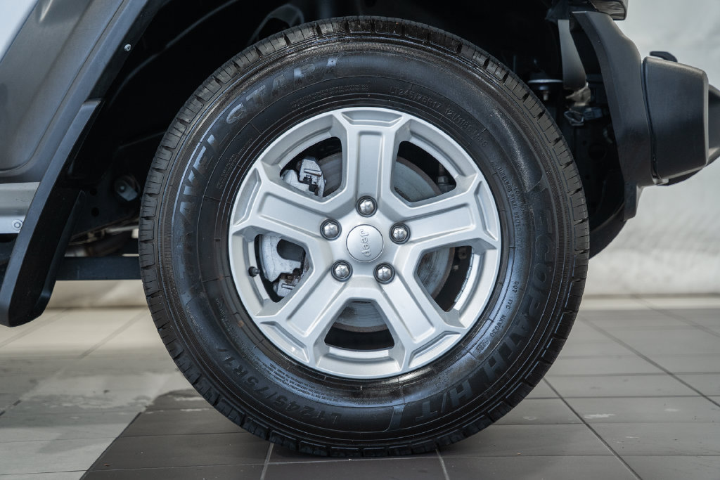 Used 2022 Jeep Wrangler Unlimited Sport AWD/4WD image 18