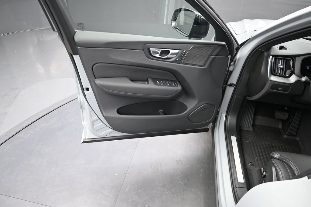 New 2026 Volvo XC60 B5 Ultra w/ Climate Package AWD/4WD image 11