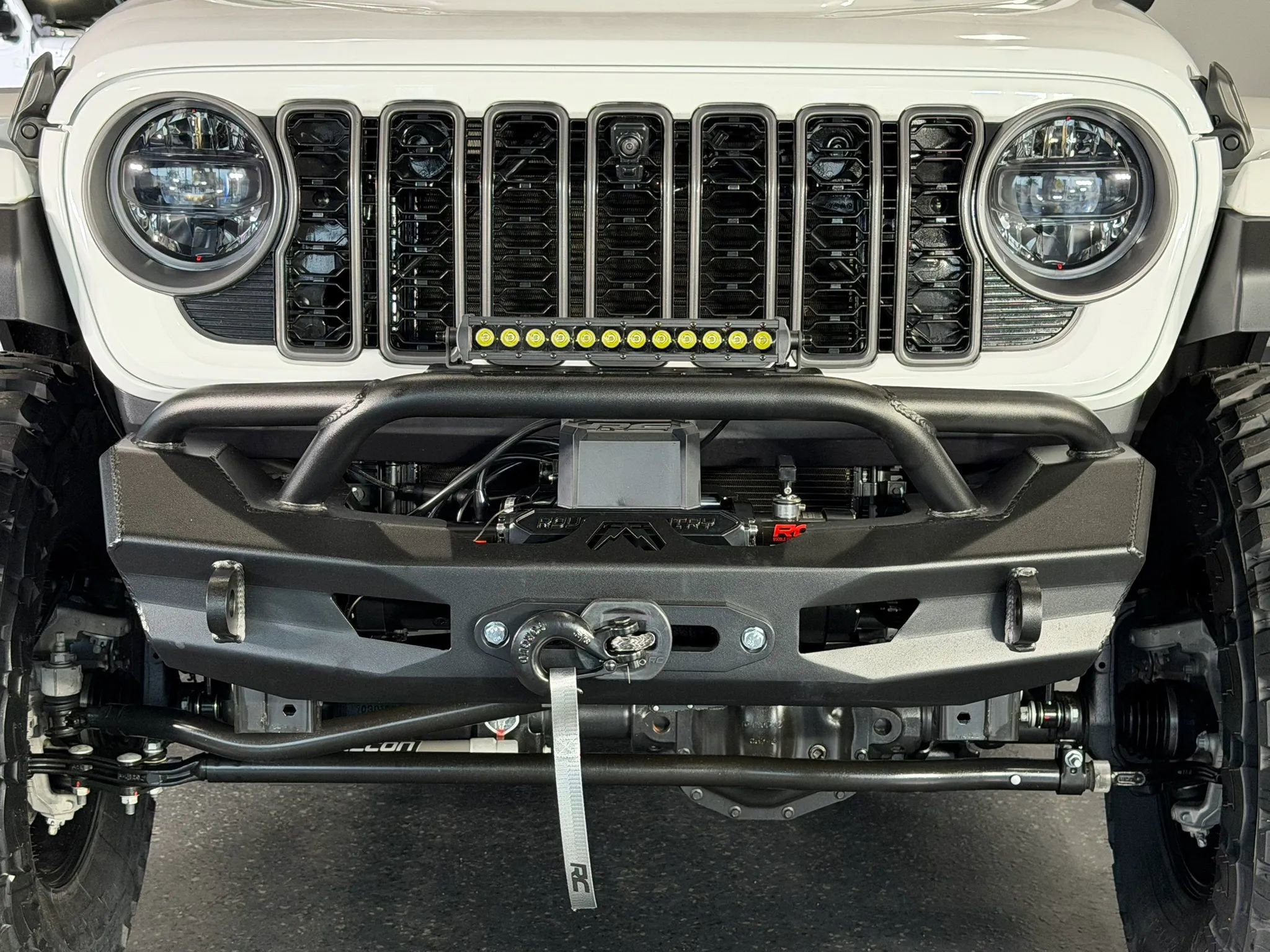 Used 2025 Jeep Gladiator Rubicon w/ Safety Group AWD/4WD image 4